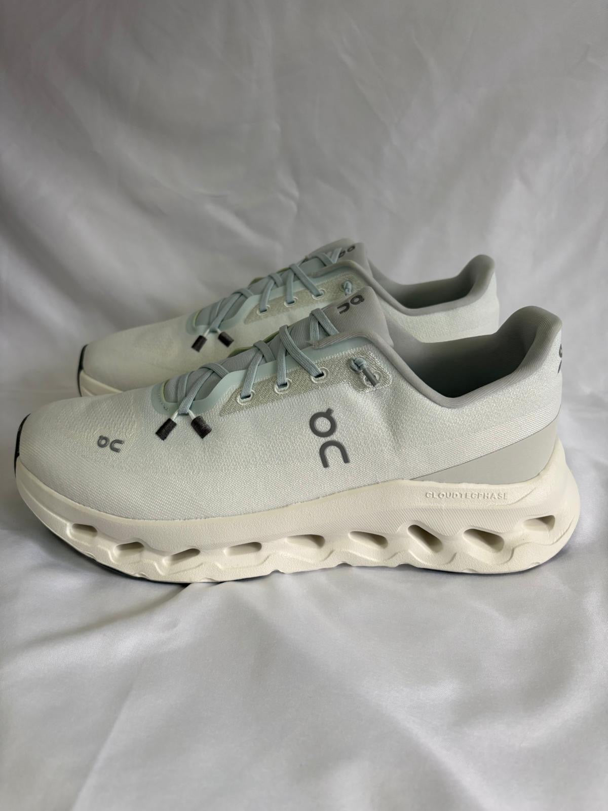 On Cloudtilt — Mint / Ivory